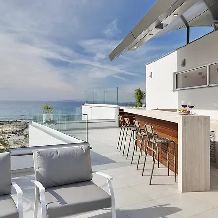 Elegance Beachfront Βίλα