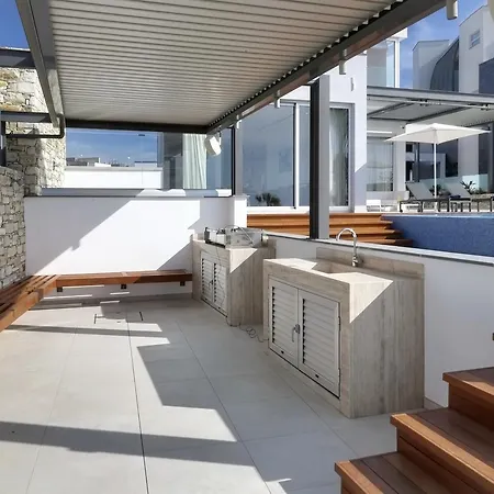 Elegance Beachfront Βίλα