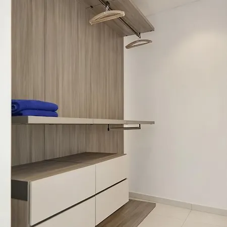 Elegance Beachfront Βίλα