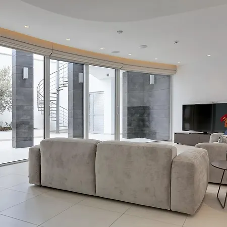 Elegance Beachfront Βίλα *