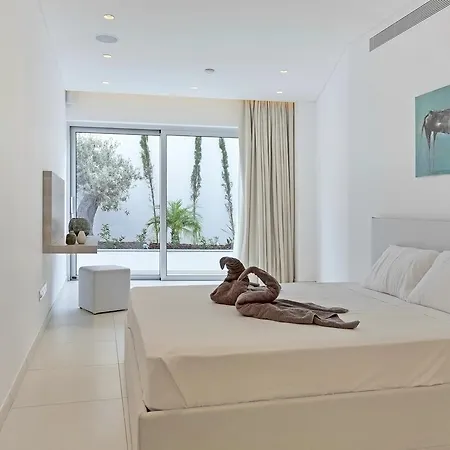 Willa Elegance Beachfront *