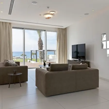 Elegance Beachfront Αγία Νάπα